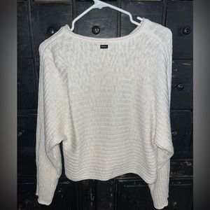 RVCA women’s white sweater, great condition, no stains!